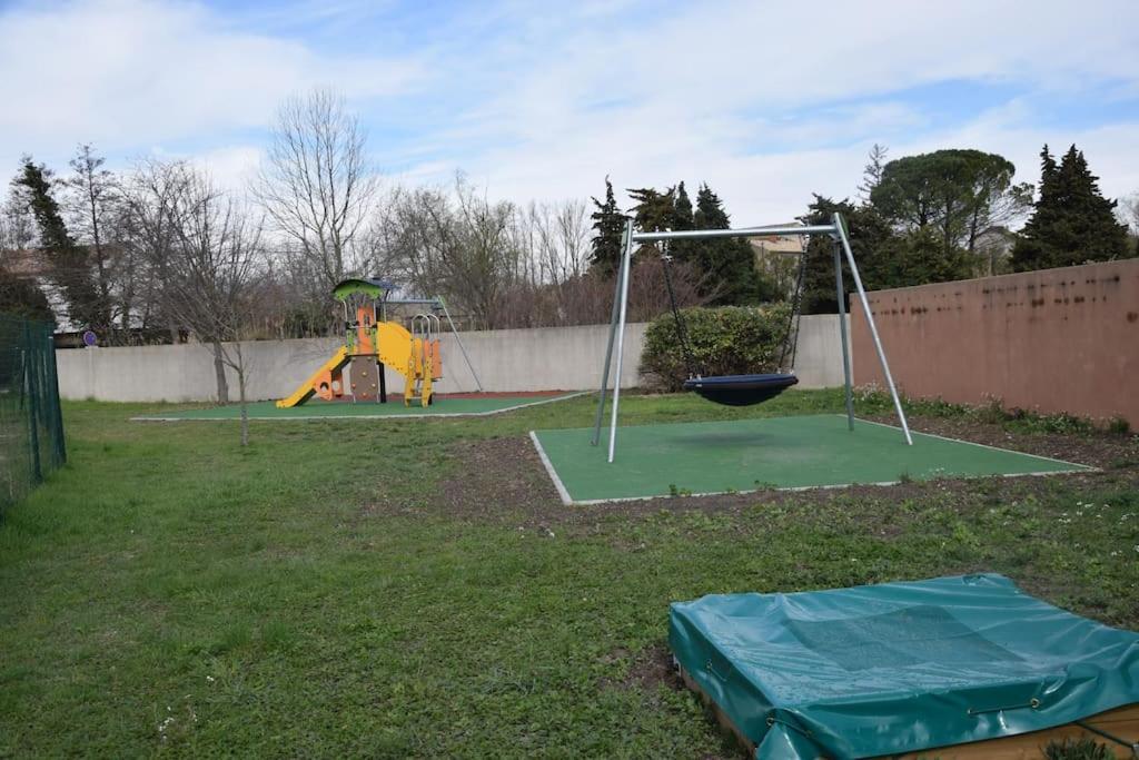 Le Petit Bonheur - Place Parking Privee - Clim - Terrasse - Piscine Partagee - Proche Parc Spirou Saint-Saturnin-les-Avignon Екстер'єр фото