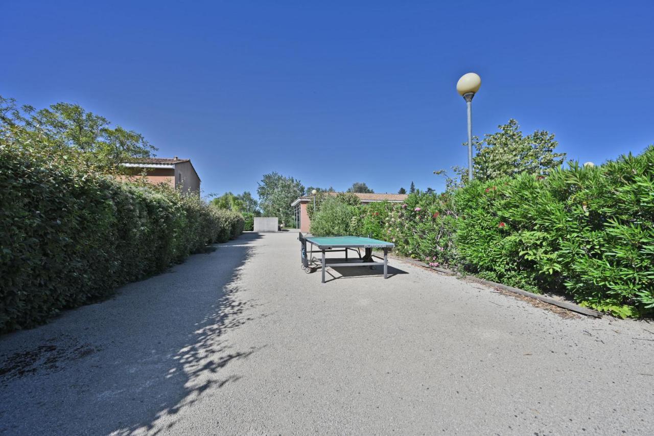 Le Petit Bonheur - Place Parking Privee - Clim - Terrasse - Piscine Partagee - Proche Parc Spirou Saint-Saturnin-les-Avignon Екстер'єр фото